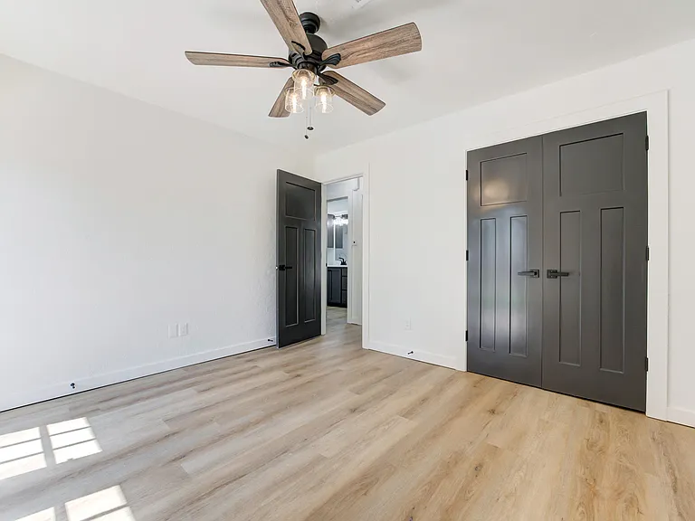 2212 Donna Dr — Photo 44