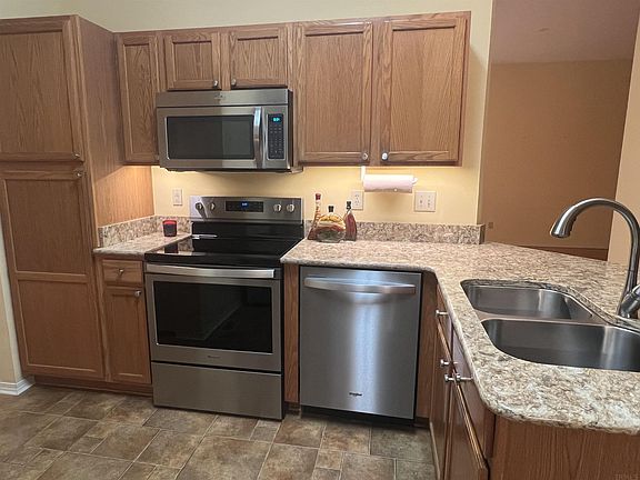 5th image of 513 E Moss Creek Dr