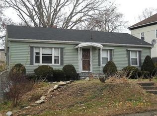 6 Hall St, Webster, MA 01570