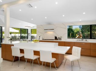 5200 Topeka Dr, Tarzana, CA 91356