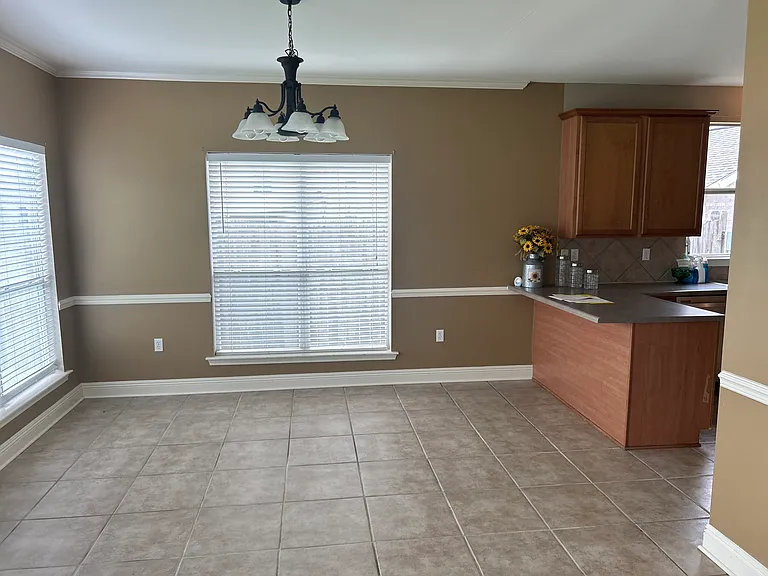 724 Simpson Way — Photo 8