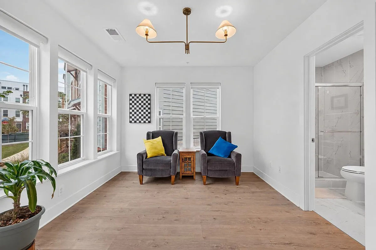 4 bed, 4.5 bath, 2346 sqft, $5,500 — Photo 3