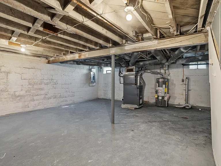 624 Elm Dr — Photo 32