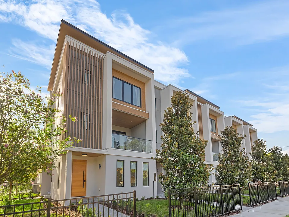 210 W Columbus Dr #8