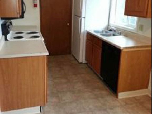 3rd image of 608 Mumford St