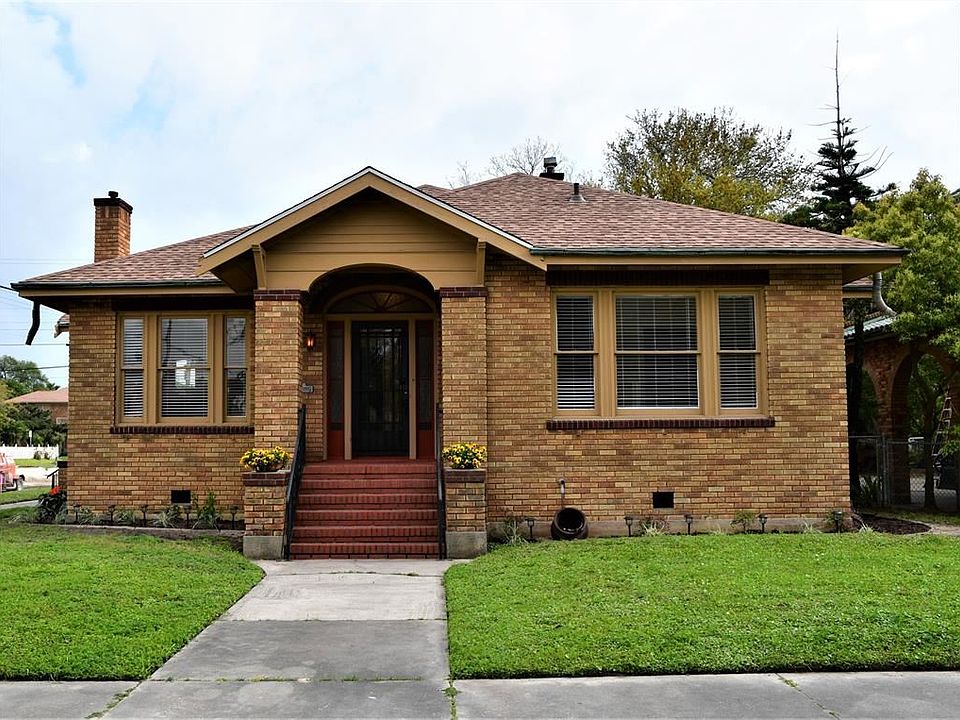 1st image of 4501 Avenue N 1/2
