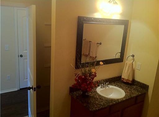  bathroom with granite