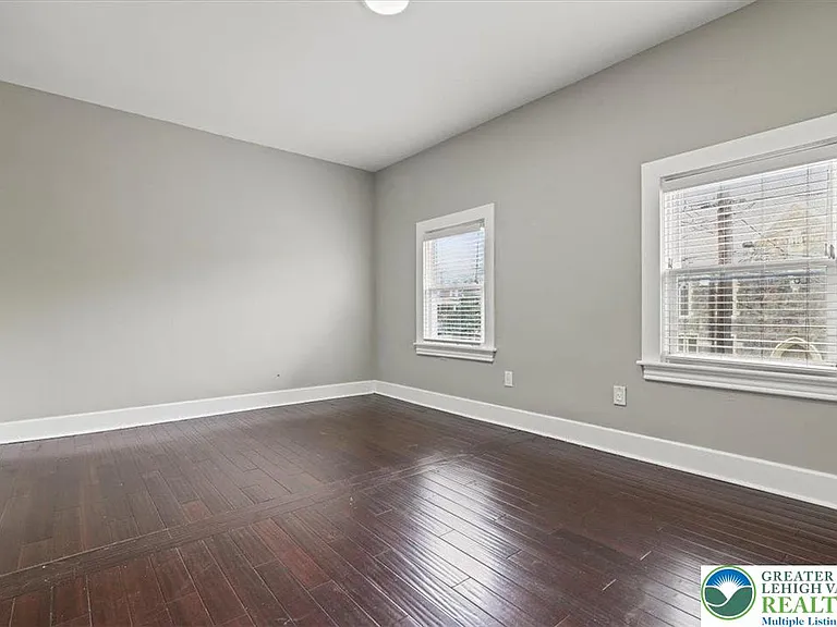 510 5th Ave — Photo 20