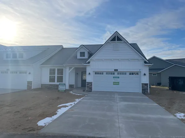 2886 Isle Grand Dr, Belmont, MI 49306