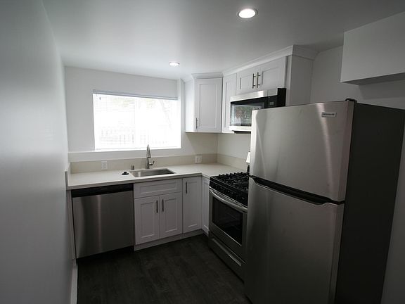 5th image of 9521 Alcott St #9519