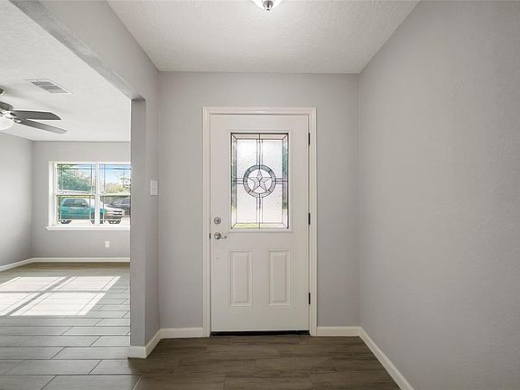 4th image of 1109 Ivy Ave