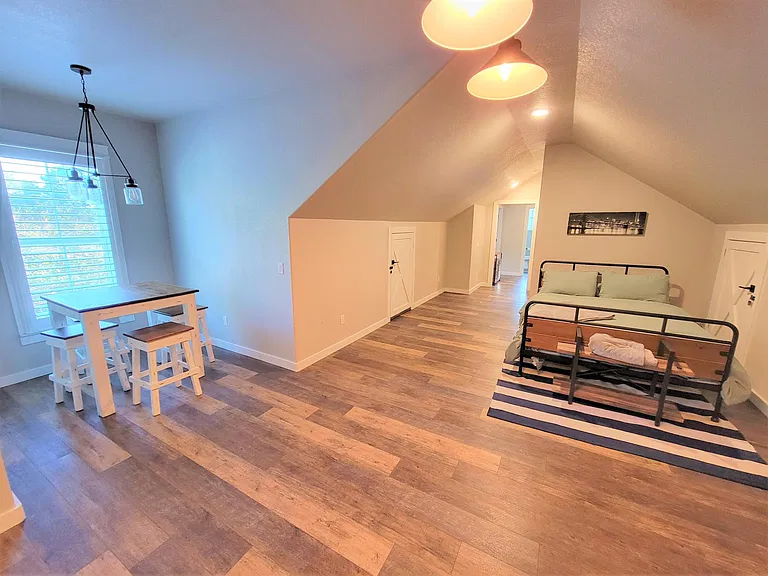 936 N Union Ave — Photo 16