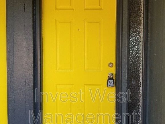 3rd image of 1126 NE Minnehaha St