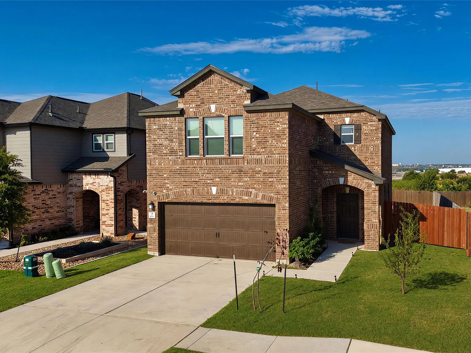 3 bed, 2.5 bath, 2070 sqft, $2,300 — Photo 1