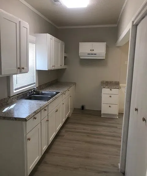 117 E Henderson St — Photo 11