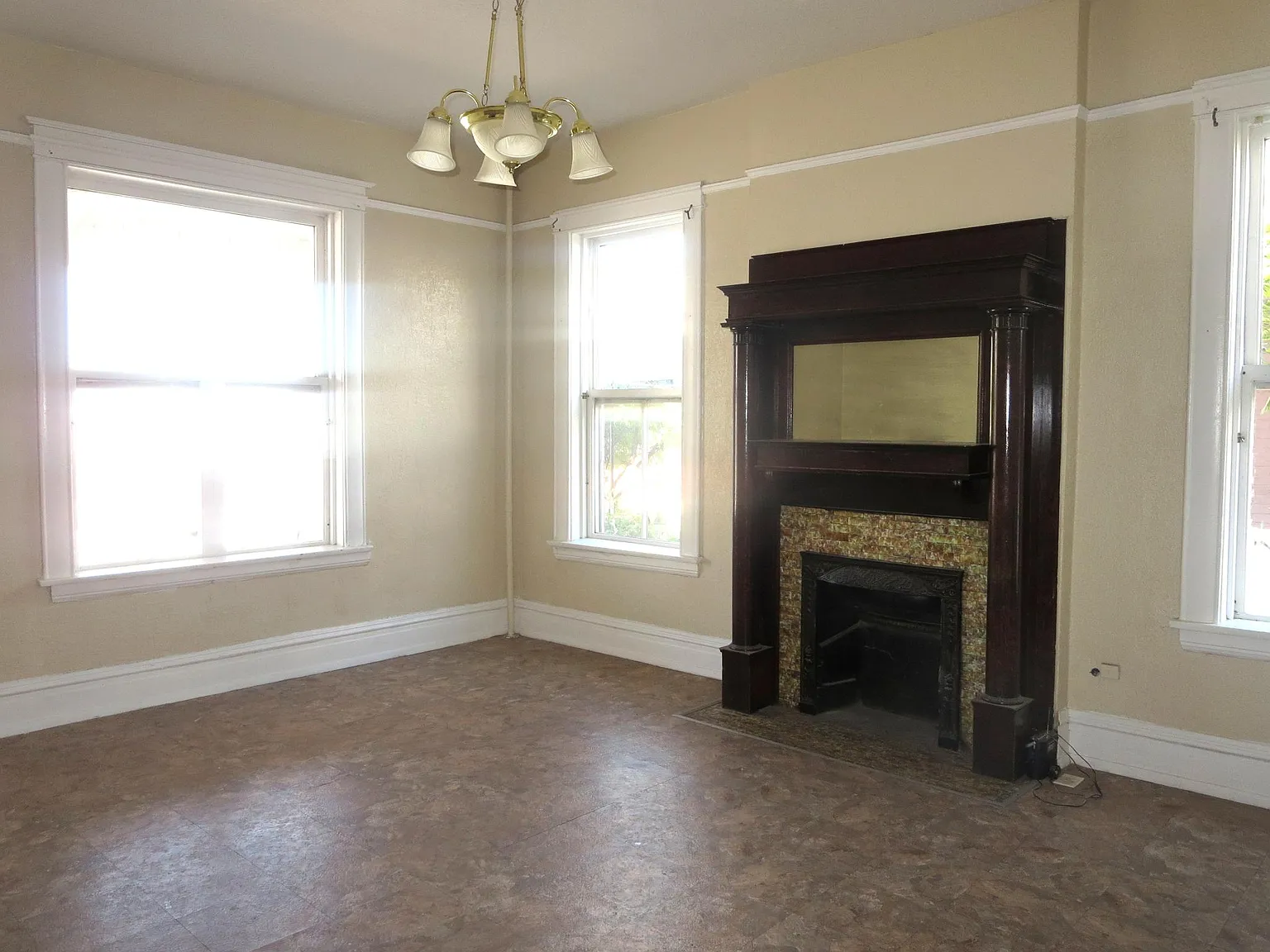 Studio, 700 sqft, $500 — Photo 3