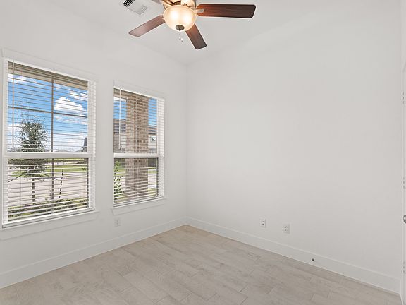 4th image of 11814 N Pavillion Dr