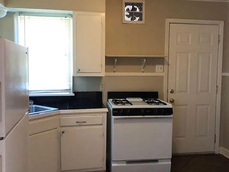 2525 Olive St — Photo 8