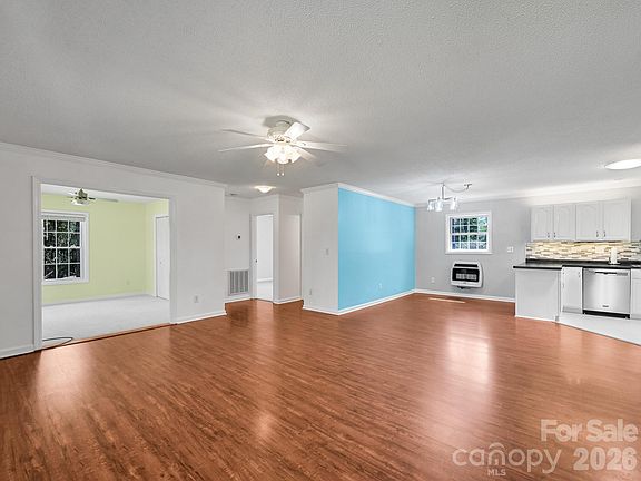 5th image of 150 Westview Dr