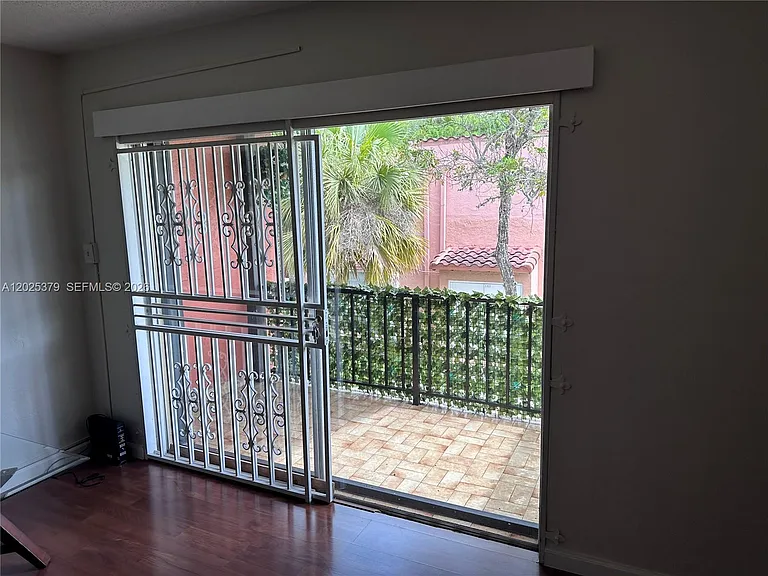 10834 N Kendall Dr #X16 — Photo 17