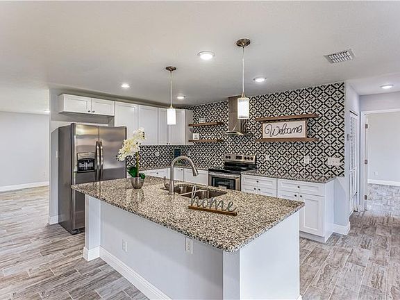 5th image of 1331 Montego Ln
