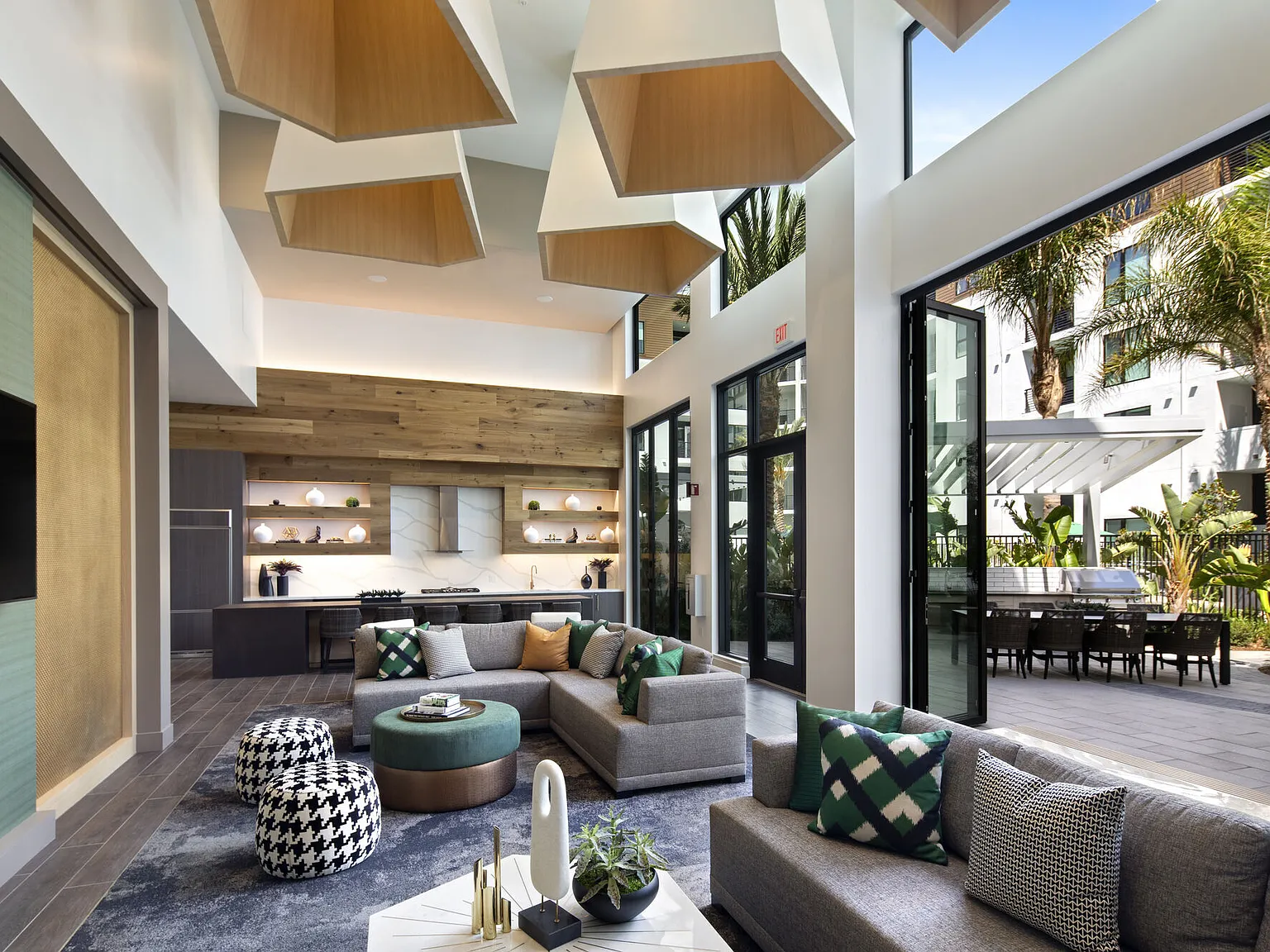 Savoy — Photo 1