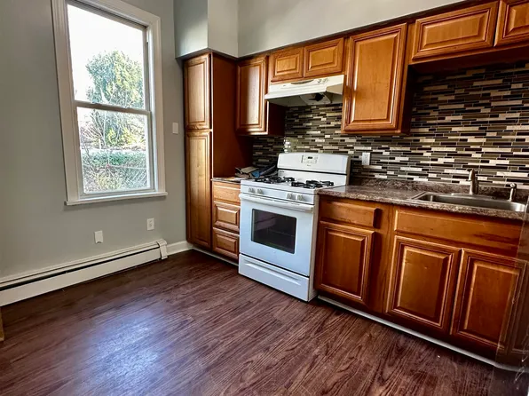 164 Grant Avenue image 4 of 7