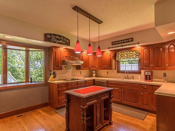 5th image of 2036 Queensbury Ct