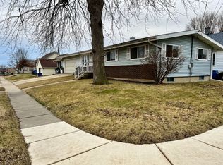 1328 Walnut St, Peru, IL 61354