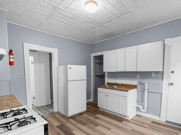 4th image of 16 Plaza Ave #1B