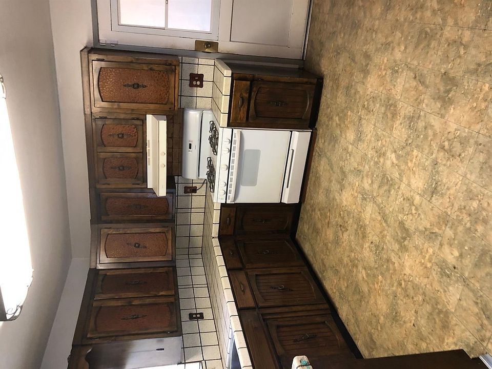 2nd image of 520 Imperial Ave