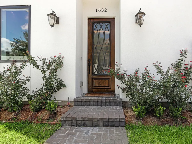 1632 Potomac Dr — Photo 3