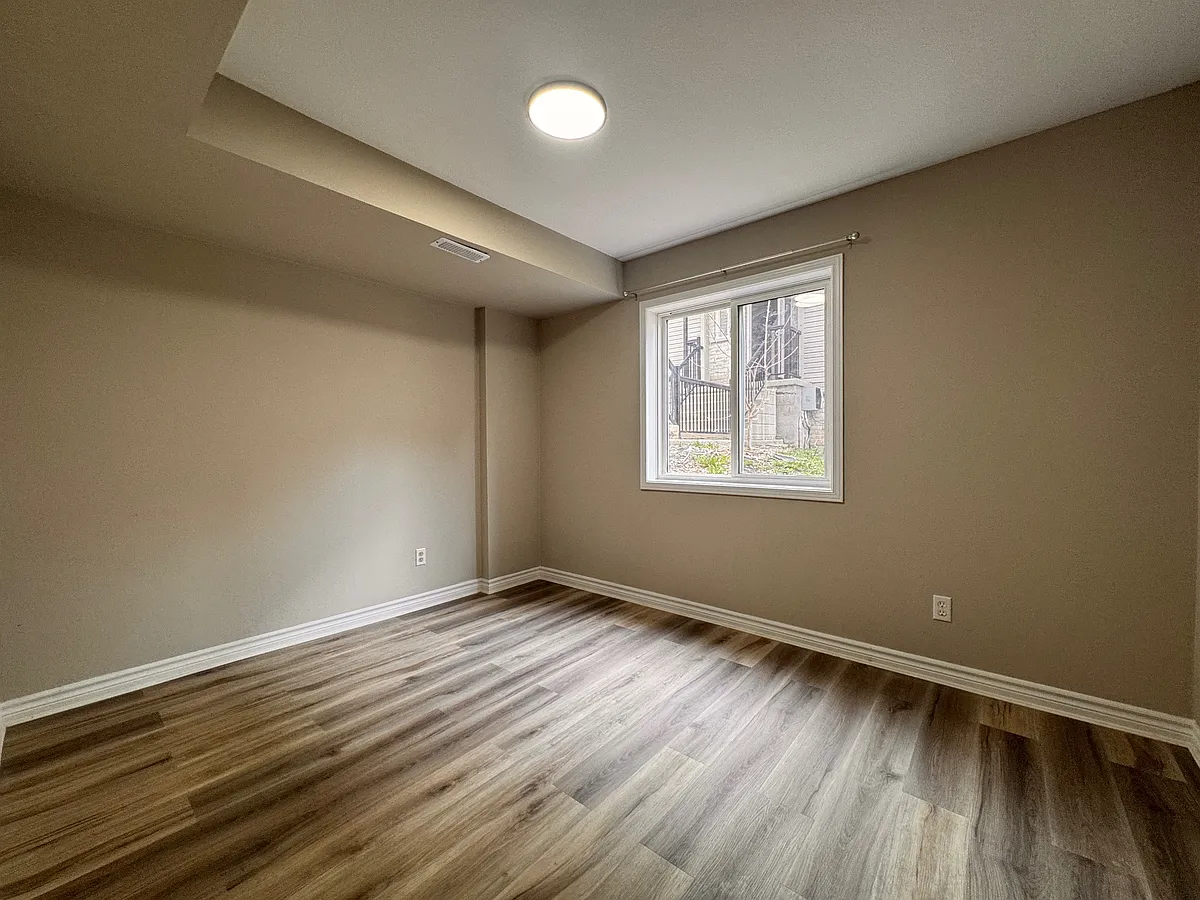 Building Photo - 44 Walnut St #E01