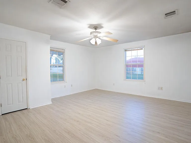 207 Harris St — Photo 12