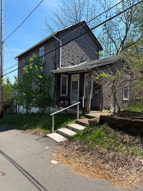 1st image of 218 Florien St