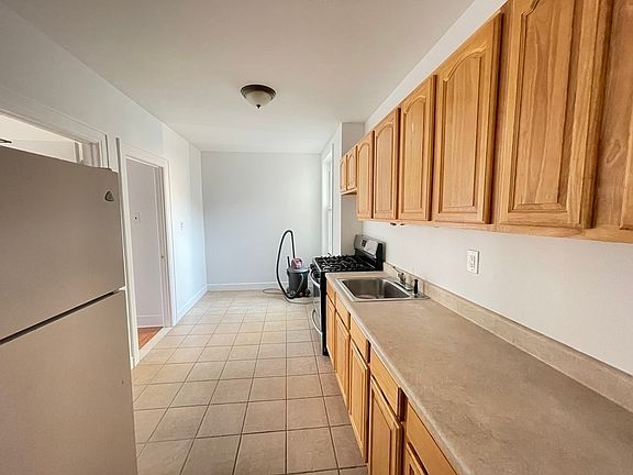 3rd image of 23-12 Broadway #3FR