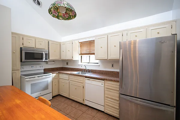 Rented by Remax 1st Choice | media 7