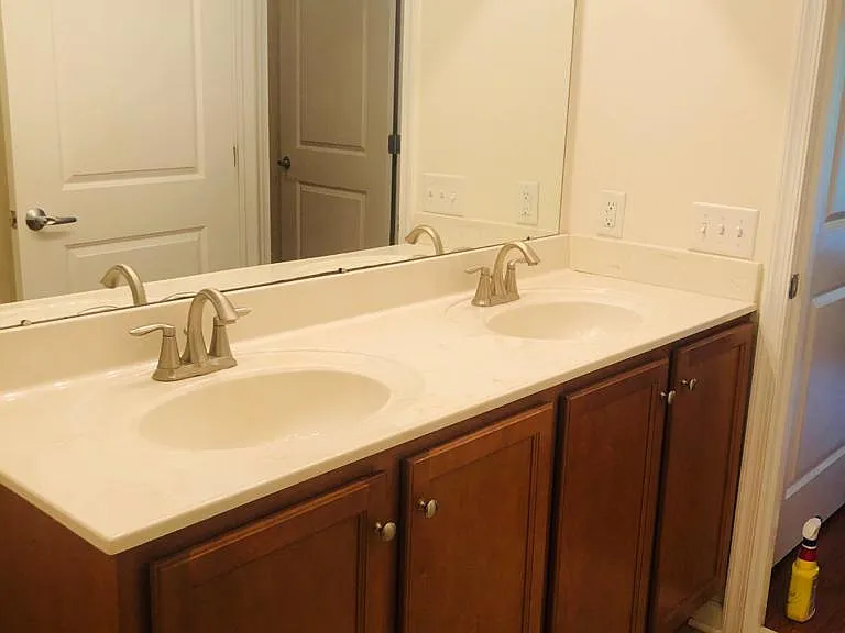 825 Liberty Ct — Photo 9