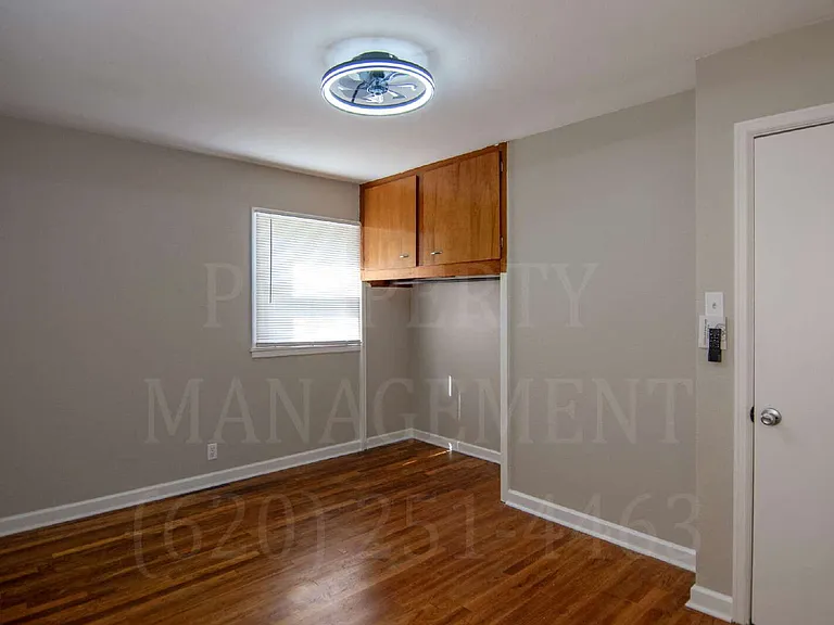 608 Waverly Way — Photo 17