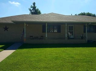 3318 Nutmeg Ln, Hutchinson, KS 67502