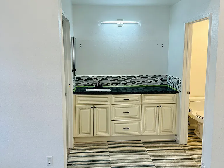 4238 La Rica Ave #B — Photo 8