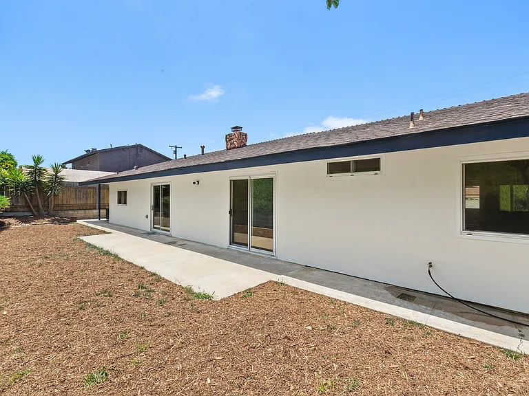 2345 Worden St — Photo 27