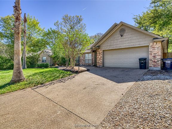 3rd image of 706 Summerglen Dr