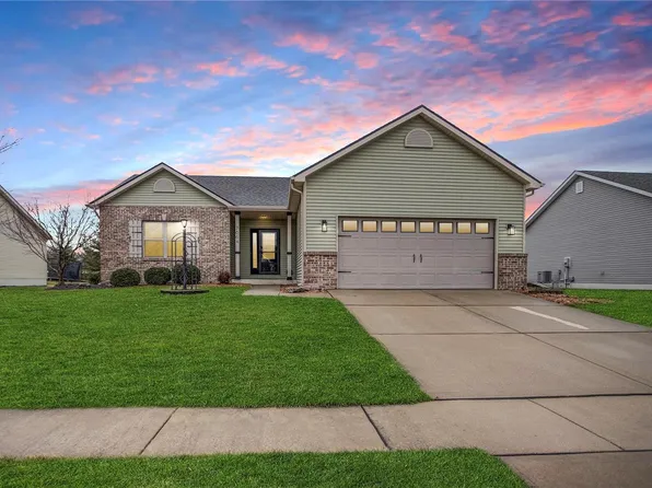 7004 Augusta Dr, Glen Carbon, IL 62034