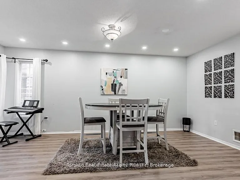 18 Preston Ave — Photo 3