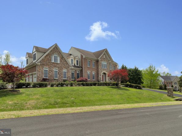 9907 Hessick Ct, Great Falls, VA 22066