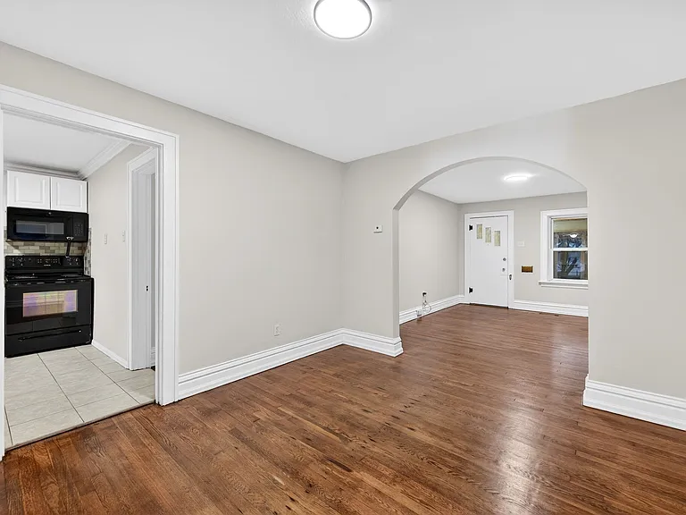 6135 Newport Ave — Photo 5