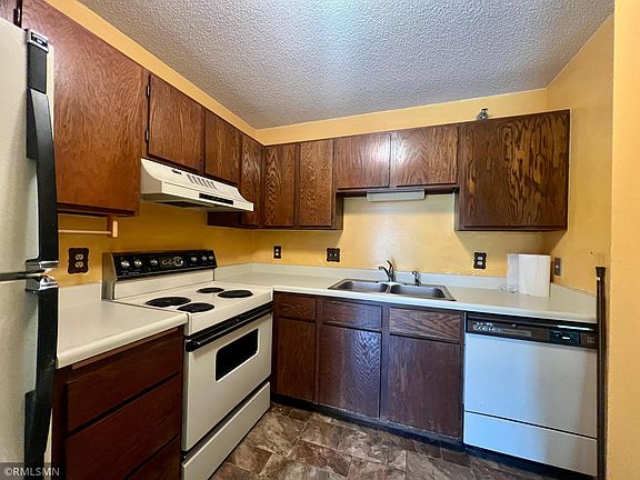 4th image of 26 10th St W Unit 803