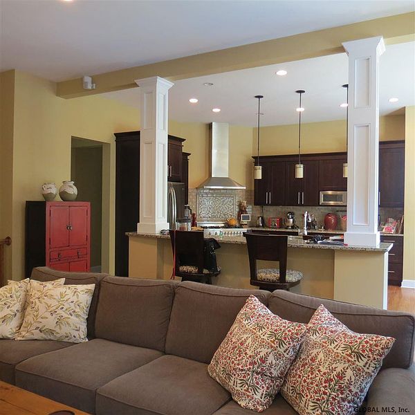 5th image of 8 CHANTREY Boulevard