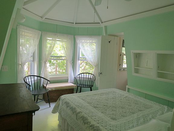 Queen bedroom with private bath